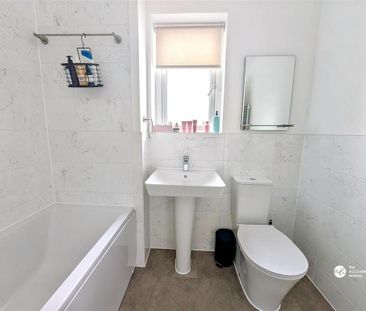 4 bedroom detached house to rent - Photo 2