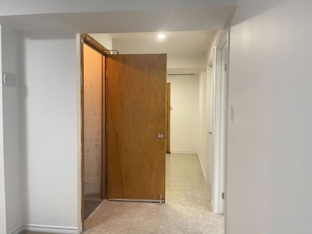 For Lease - 353 Darlington Court Unit# Lower & Main, Hamilton, Ontario - Photo 2