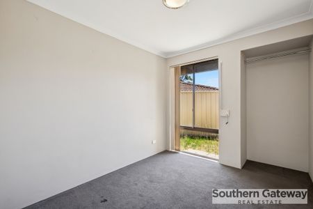 COSY FAMILY HOME IN CONVENIENT LOCATION - Photo 2