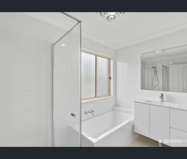 Charming Crestmead Opportunity Awaits - Photo 5