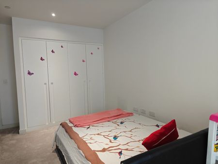 2 Bed Flat, Liner House, E16 - Photo 3