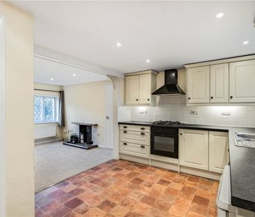 A Grade II Listed 2 bedroom semi detached character cottage in an a... - Photo 6