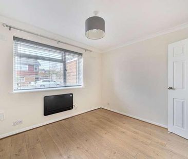 Eastbrook Close, Woking, Surrey, GU21 - Photo 4