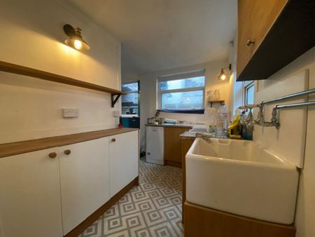 2 bedroom semi-detached house to rent - Photo 5