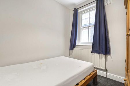 3 bedroom flat to rent - Photo 3
