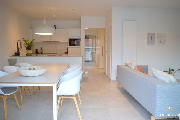 Prachtig appartement met 2 slaapkamers en vlotte bereikbaarheid - Photo 1