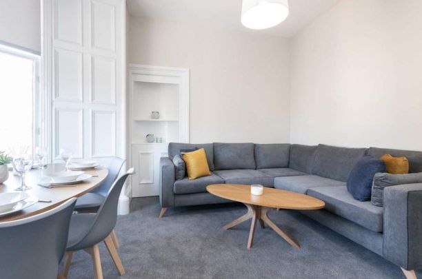 4 bedroom flat to rent - Photo 1