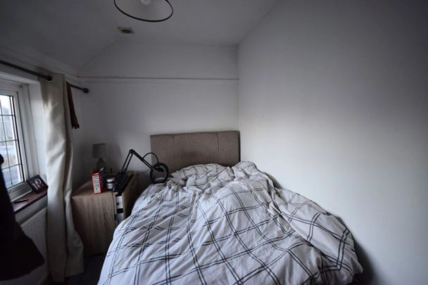 To Rent Victoria Avenue, Winton, Bournemouth, BH9 £2,400 pcm Tenancy Info - Photo 1