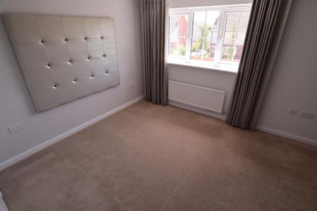 4 bedroom detached house to rent - Photo 3