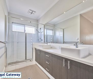 31 Aubin Grove Link, AUBIN GROVE WA 6164 - Photo 3
