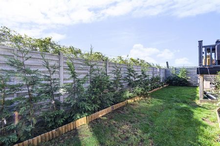 3 bedroom Bungalow To Let - Photo 5