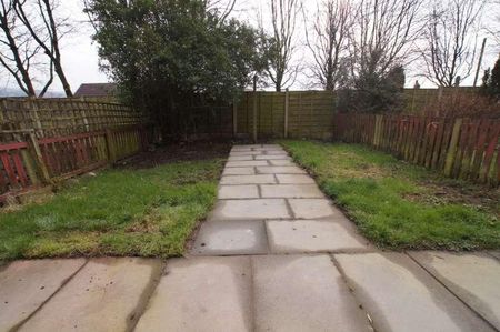 Derwent Drive, Shaw, OL2 - Photo 2