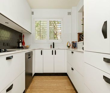 Modern Lakeside Apartment | $860 Per Week - Photo 4