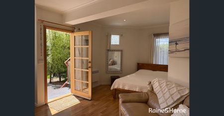 Sunny + fully furnished. Weekly Rent includes utilities! - Photo 3