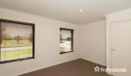 10 Darwinia Loop, Canning Vale WA 6155 - Photo 4