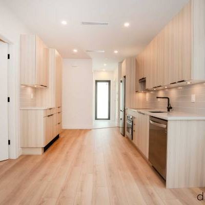 BRAND NEW | Kerrisdale | Unfurnished | 2 Bed +Den 2 Bath Laneway House - Photo 3