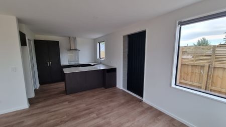 2 Bedroom Townhouse in Phillipstown - Photo 4