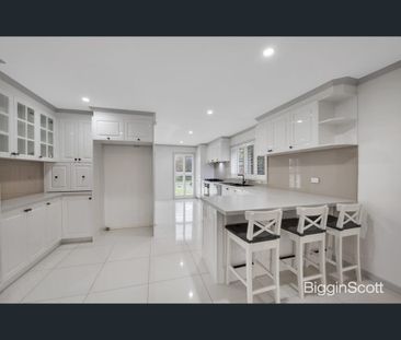 4 Nevada Close, Wheelers Hill, Vic 3150 - Photo 2