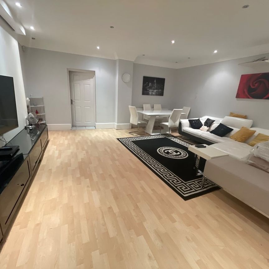 Room in a Shared House, Holland Park Avenue, IG3 - Photo 1