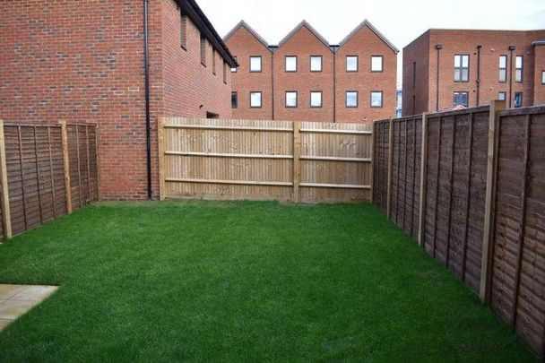 Market Garden Close, Ramsgate, CT12 - Photo 1