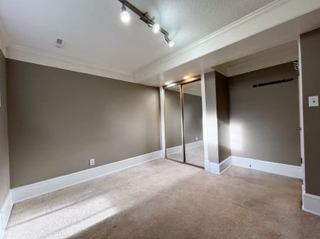 Bright 4 Bedroom Home With Massive Fenced Yard In Sherwood Park - Photo 4
