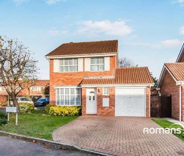 Coniston Close, Farnborough, GU14 - Photo 2