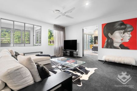 Executive Furnished Waterfront Living – The Lakes - Photo 2