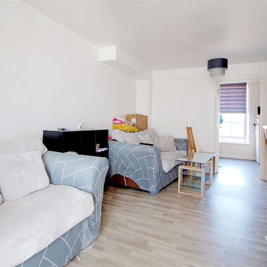 2 Bedroom Maisonette to let - Photo 1