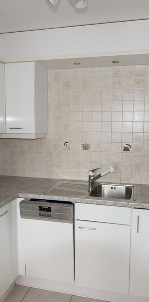 Light-flooded 2.5-room apartment with modern comfort in the heart of Dielsdorf - Foto 2