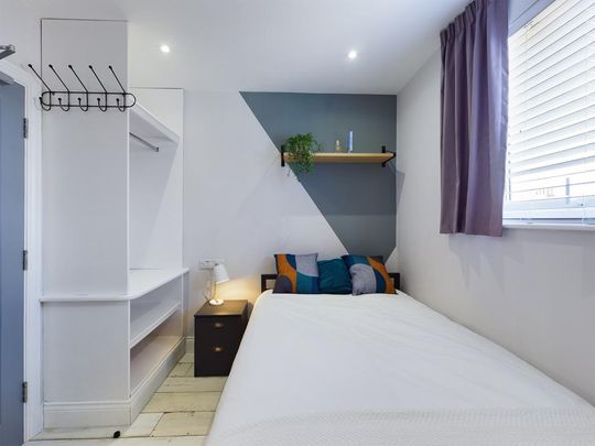 6 bedroom house to rent - Photo 1