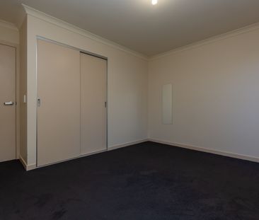 Spacious 3-Bedroom Home in Central Kingston - Available for Rent - Photo 5