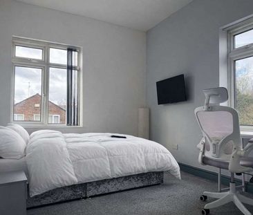 😍 Professional House Share In Swinton 😍 Room 5 - Photo 2