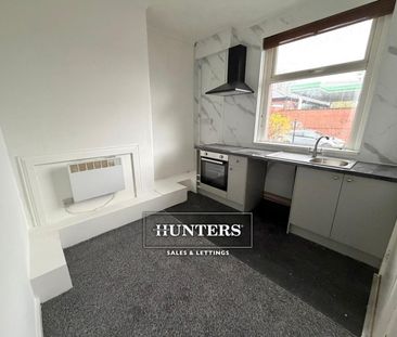 1 bedroom Flat To Let - Photo 2