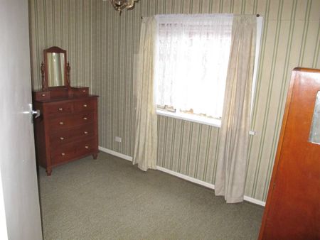 Conveniently close to transport & Altona Gate - Photo 4