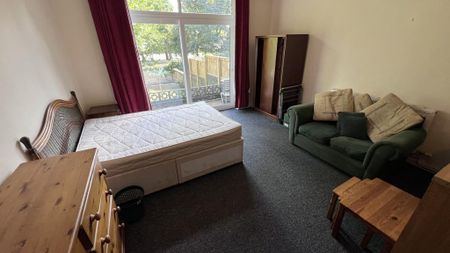 Studio to rent - Photo 2