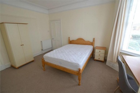 4 bedroom terraced house to rent - Photo 5