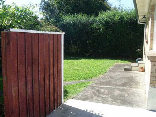 Lovely, redecorated three bedroom home in popular Hillcrest with large double garage. - Photo 1