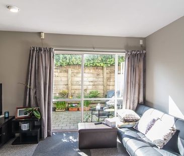 City Townhouse with garage - Photo 1