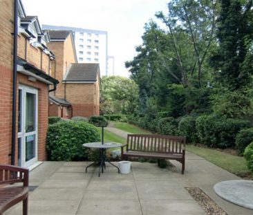 1 bedroom retirement property to rent - Photo 5