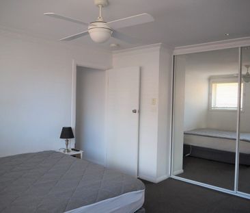 Executive Living In Convenient Location - Photo 3