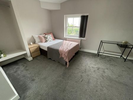 9 bedroom flat to rent - Photo 5