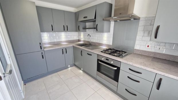 3 bedroom semi-detached house to rent - Photo 1