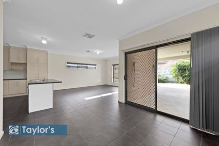STYLISH FAMILY LIVING WITH ALFRESCO ENTERTAINING - Photo 5
