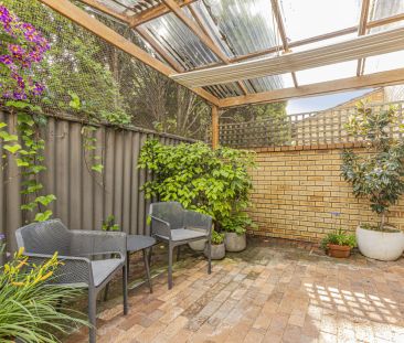 Charming Townhouse in Prime Como Beach Location! - Photo 6