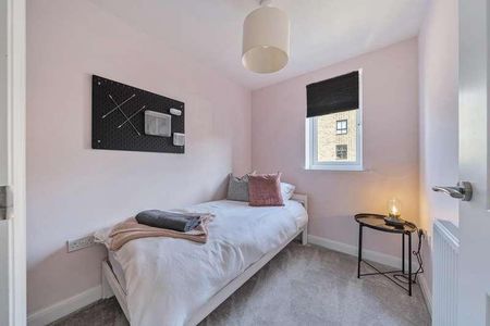 Chaddington Strand, Swindon, SN1 - Photo 3