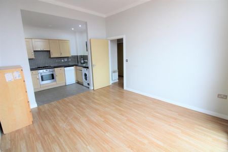 2 bedroom flat to rent - Photo 3