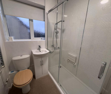 3 bedroom semi-detached bungalow to rent - Photo 3