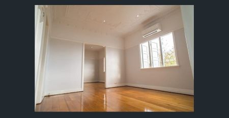 Character, Space & Lifestyle in the Heart of Holland Park - Photo 2