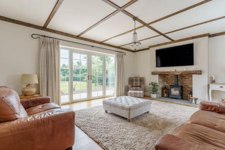 4 bedroom detached house to rent - Photo 2