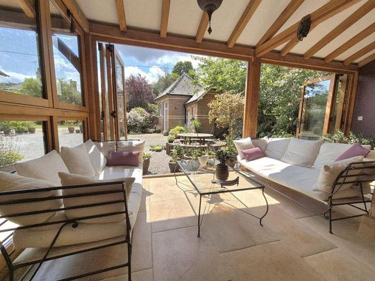 4 bedroom detached house to rent - Photo 1